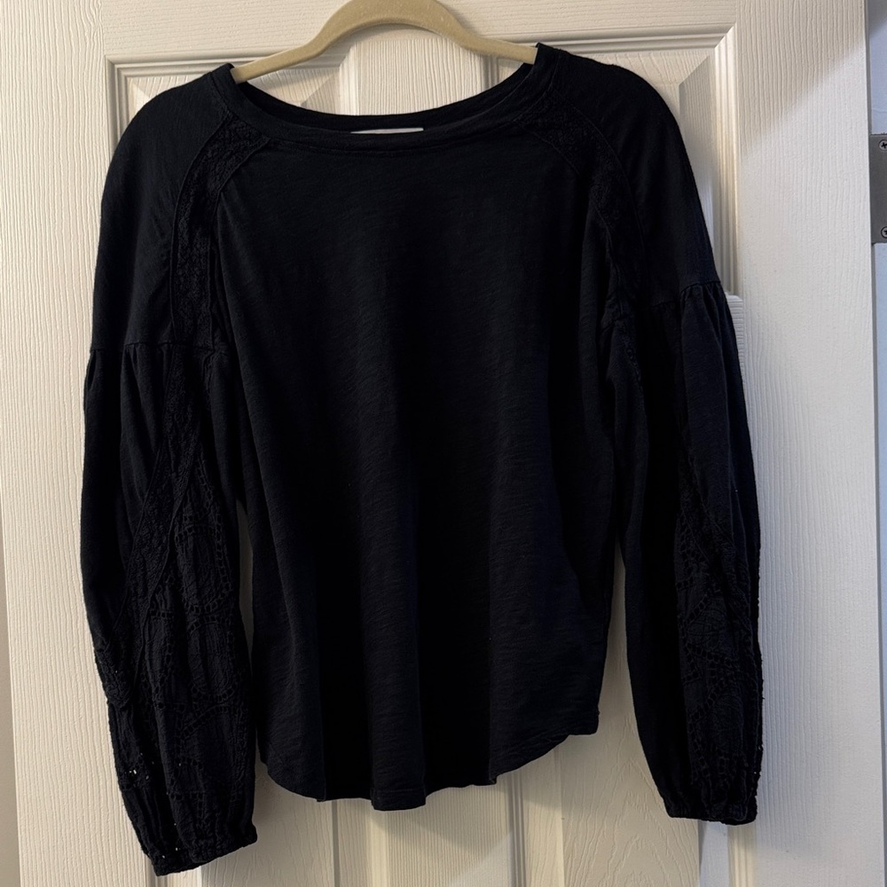 EUC- Anthropologie embroidered long sleeve black top. Size small.